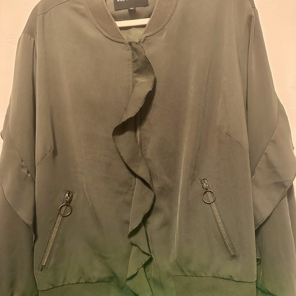 Army green jacket with pockets and ribbon detail